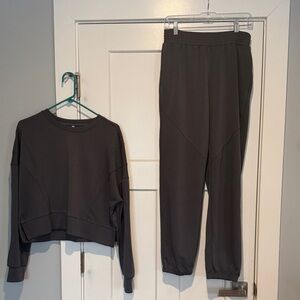 Women's Gray Sweatshirt and Jogger Set